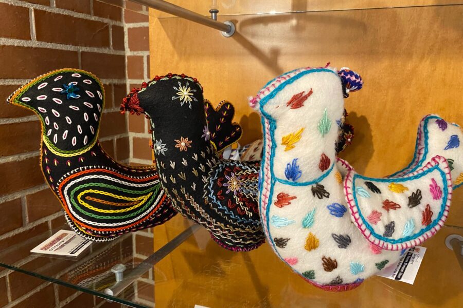 Stitch Buffalo birds on shelf