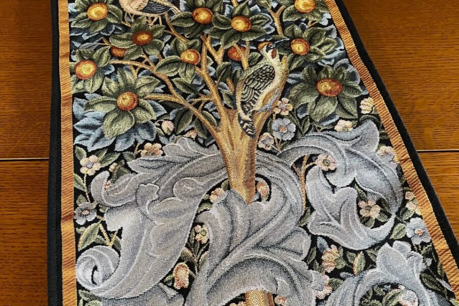 Woodpecker table runner